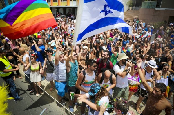 Mundo - Fundada em 1948, a CONIB – Confederação Israelita do Brasil é o órgão de representação e coordenação política da comunidade judaica brasileira. 